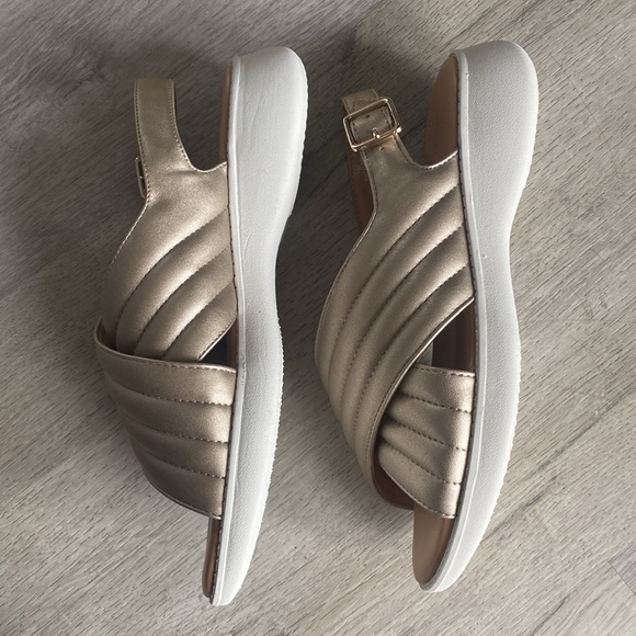 NWOT Easy Spirit Erin Comfort Casual Sandals Gold Metallic - Picture 4 of 9